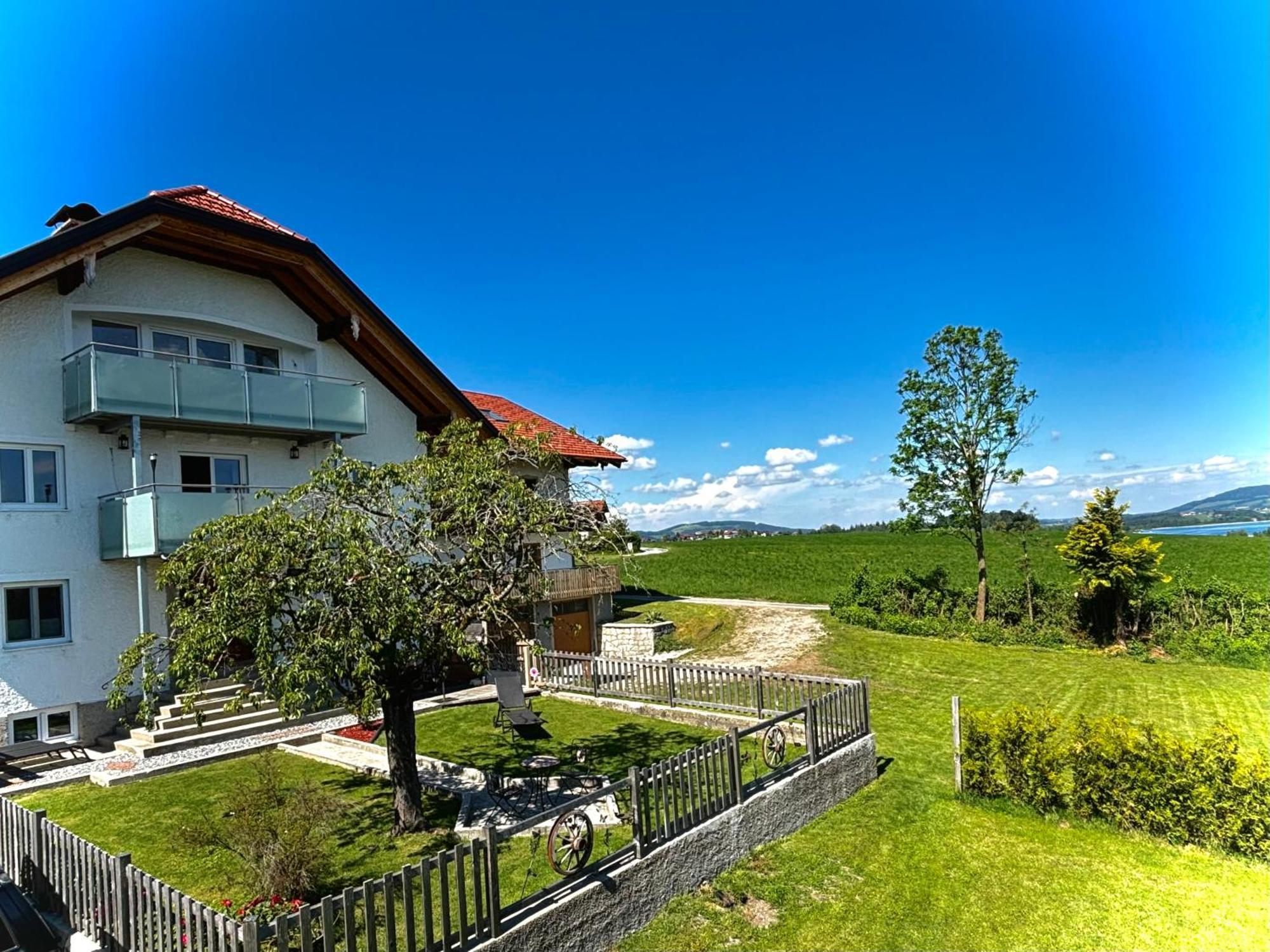 Gaesthaus "Seeblick" Seekirchen am Wallersee Εξωτερικό φωτογραφία